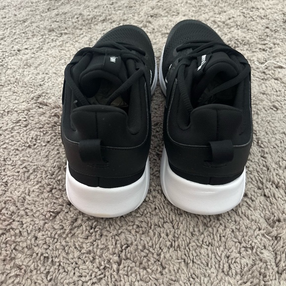 Nike Black and White Athletic Shoes - Picture 6 of 7